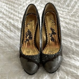 Naughty Monkey high heels, gray tweed & leather size 8